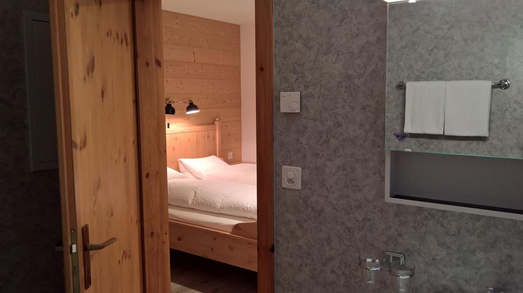 B&B Chasa Arfusch Ardez Екстериор снимка