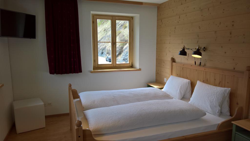B&B Chasa Arfusch Ardez Екстериор снимка