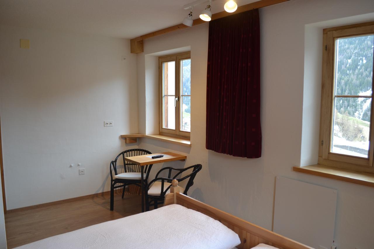 B&B Chasa Arfusch Ardez Екстериор снимка